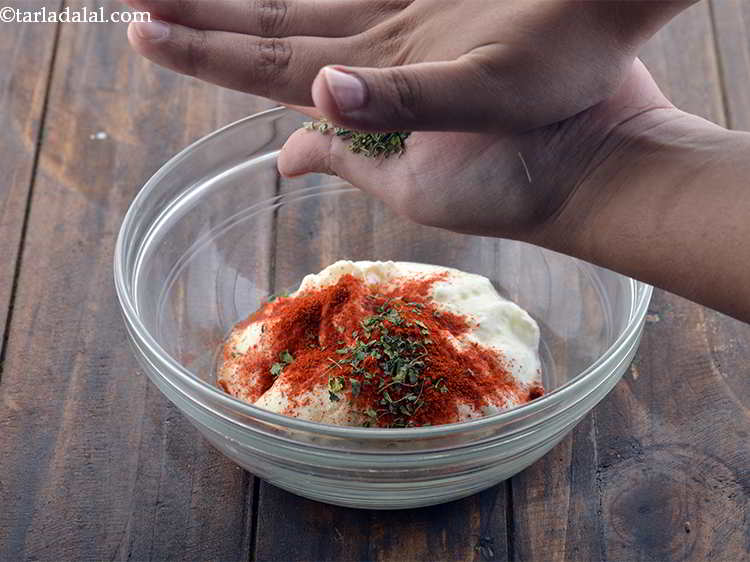 स्टेप 3 – कसुरी मेथी डालें यह बहुत महत्वपूर्ण है क्योंकि यह बहुत …