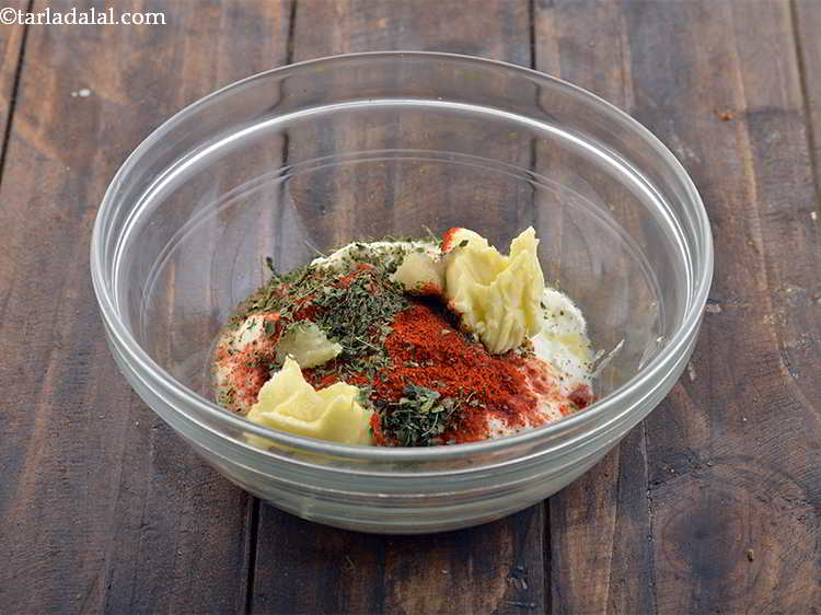 स्टेप 5 – मक्खन डालें। सुनिश्चित करें कि आप कमरे के तापमान वाला …