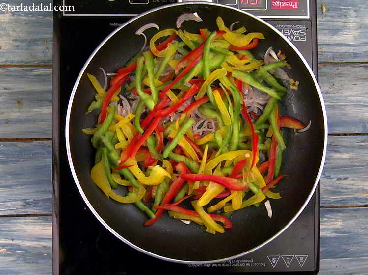 स्टेप 18 – <strong>कैप्सिकम नूडल्स</strong> बनाने के लिए | <strong>वेज कैप्सिकम नूडल्स | …