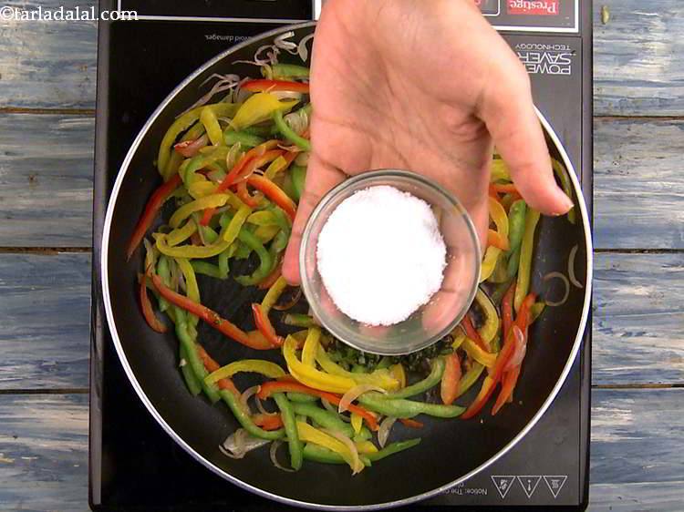 स्टेप 20 – स्वादानुसार नमक डालें और अच्छी तरह मिलाएं।