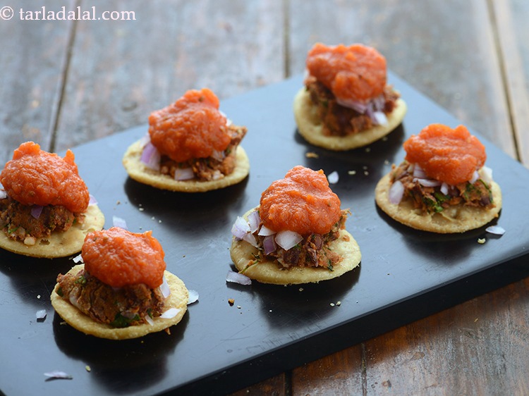 Step 30 – Drizzle &frac12; tsp of tomato chutney.&nbsp; The quantity of chutney can be adjusted as per …