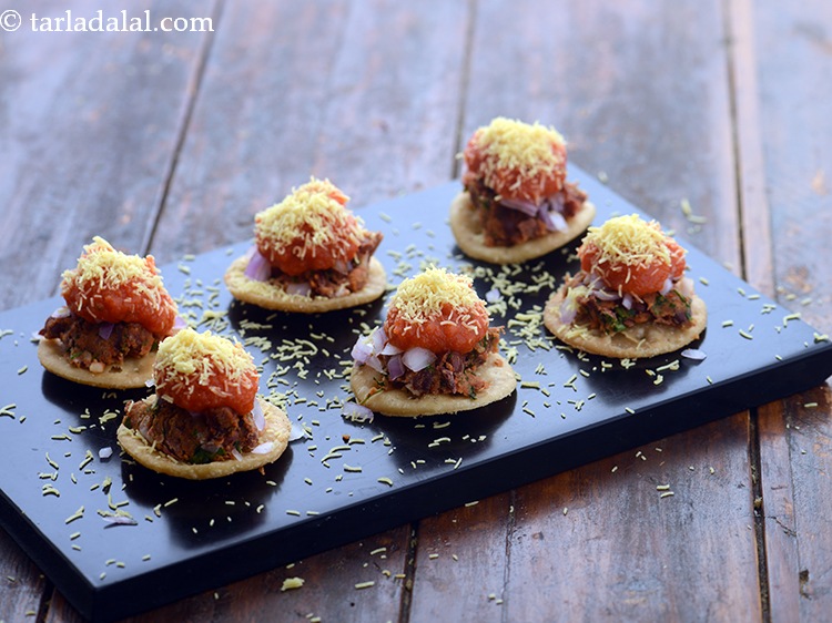 Step 31 – Sprinkle &frac12; tsp of sev over each papdi.