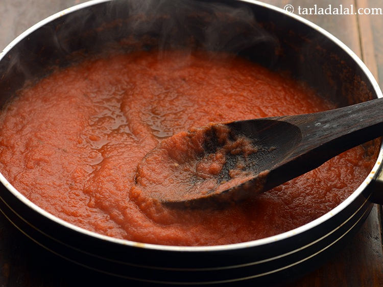 Step 7 – Mix well and cook on a slow flame for 3 minutes, while stirring occasionally.