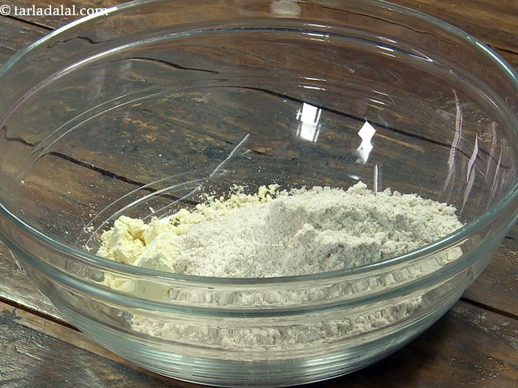 Step 3 – Add jowar flour. Oats flour, Bajra flour, Ragi flour, Quinoa flour, Amaranth flour are some …