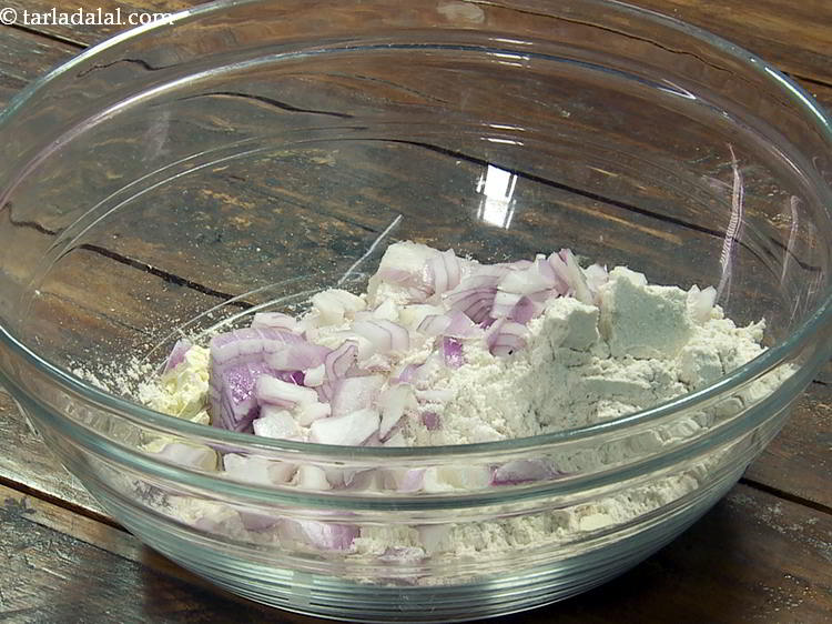 Step 5 – For an added crunch, toss in some chopped onion.