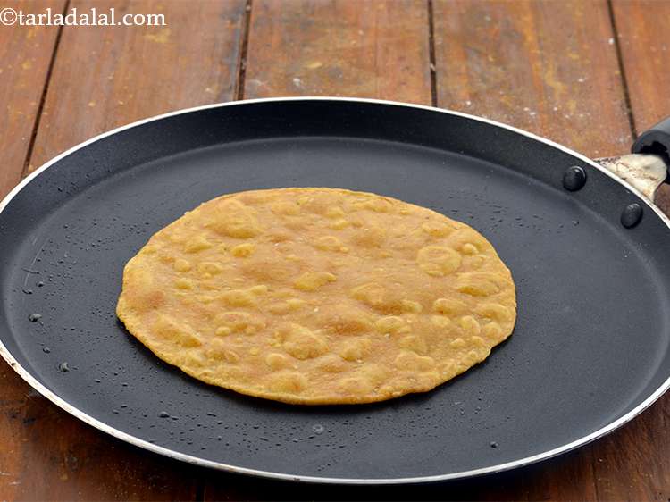 Step 18 – Cook the&nbsp;<strong>&nbsp;Gujarati plain thepla |&nbsp;thepla recipe&nbsp;&nbsp;| healthy sada thepla |&nbsp;</strong>&nbsp;till golden brown spots appear on …