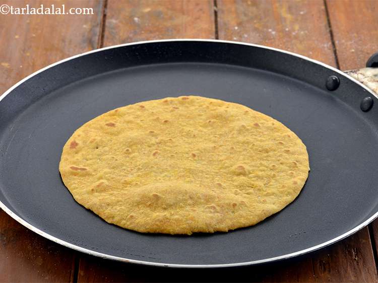 स्टेप 17 – <strong>थेपला | गुजराती थेपला | पौष्टिक प्लेन थेपला | मसाला …