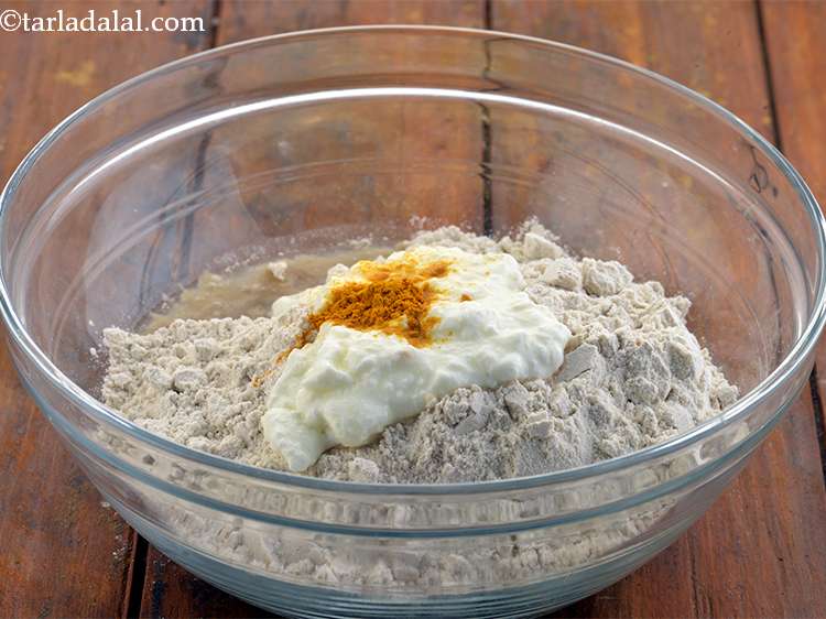 Step 5 – Now we will add some spices. First, the turmeric powder to give a little color …