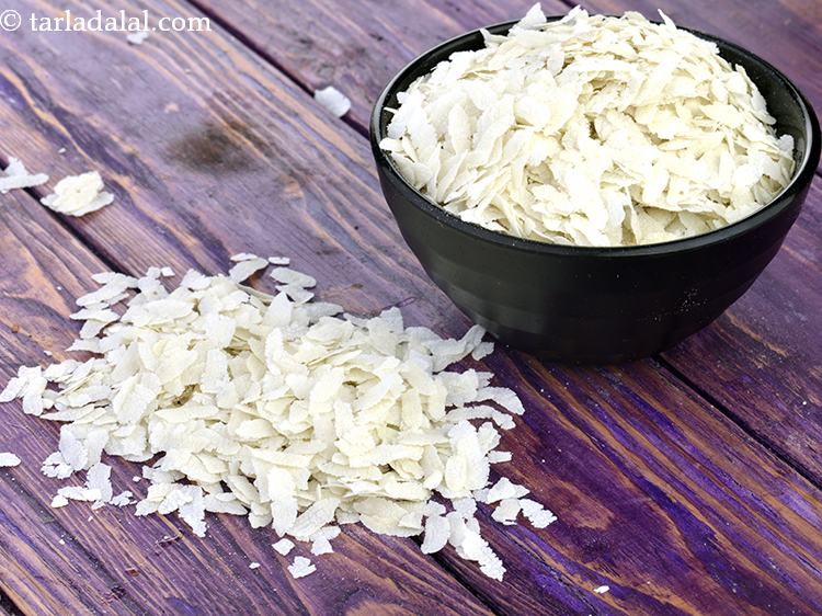 Step 9 – Add 1 cup&nbsp;thick&nbsp;<a href="https://www.tarladalal.com/glossary-beaten-rice-poha-rice-flakes-flaked-rice-536i">beaten rice (jada poha)</a>. This helps in binding the stuffing.&nbsp;