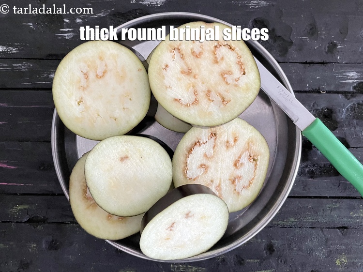 Step 4 – Cut&nbsp;<meta charset="UTF-8" />8&nbsp;thick&nbsp;round brinjal&nbsp;slices and keep aside to use for grilling.