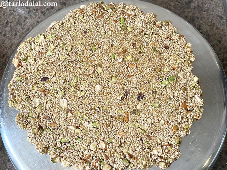 Step 16 – <meta charset="UTF-8" /> Roll it out thinly into a 200 mm. (8&rdquo;) diameter circle using …