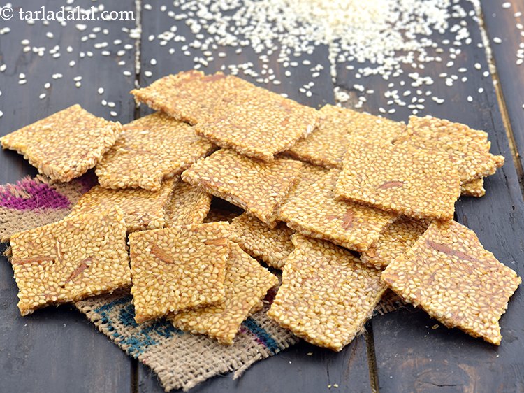 Step 17 – Serve <strong>til papdi with sugar </strong>or store in an air-tight container in a cool dry …