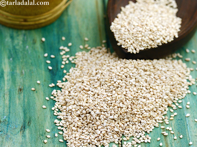 Step 4 – Nigella seeds can be replaced with sesame seeds.&nbsp;