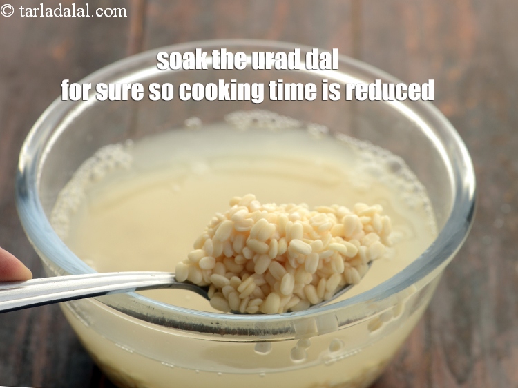 स्टेप 35 – उड़द की दाल को भिगो दें ताकि पकाने का समय …