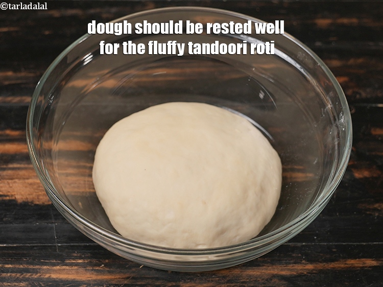 स्टेप 30 – फूली हुई तंदूरी रोटी के लिए आटे को अच्छी तरह …