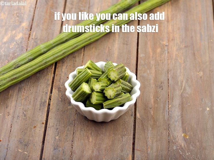 स्टेप 39 – आप चाहें तो सब्जी में सहजन भी डाल सकते हैं।