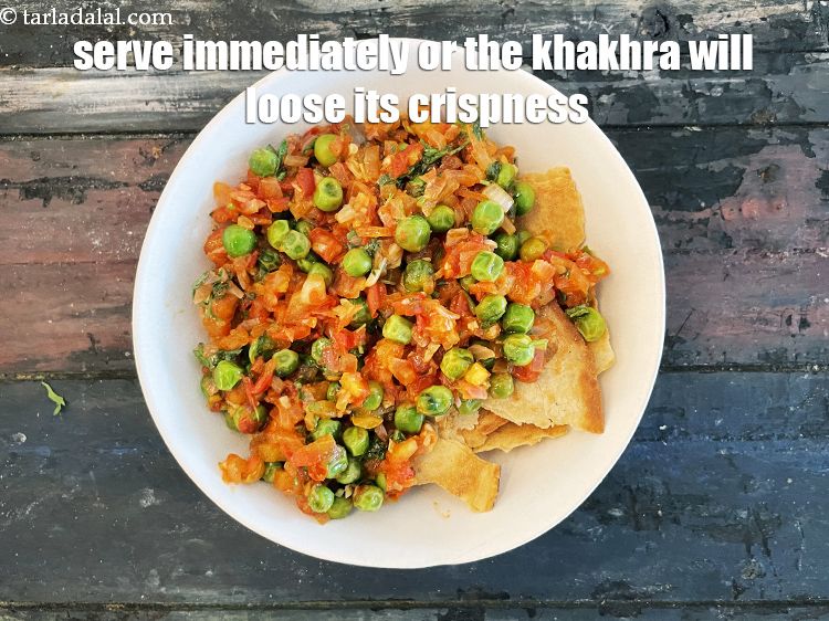 Step 24 – Serve&nbsp;khakhra chaat immediatley as the khakhra will loose its crsipness&nbsp;if eaten later.