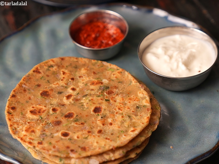 स्टेप 23 – रोटियों पकाने पर उन्हें तुरंत परोसना सबसे अच्छा है।