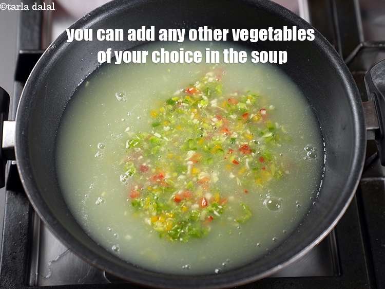 Step 21 – You can add any other vegetables of your choice in the<strong>&nbsp;creamy doodhi soup</strong>.