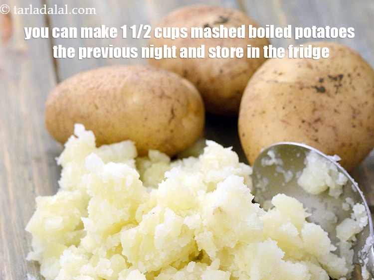 स्टेप 37 – आप&nbsp;पिछली रात&nbsp;1 1/2 कप&nbsp;&nbsp;मसले हुए उबले आलू बनाकर फ्रिज में …