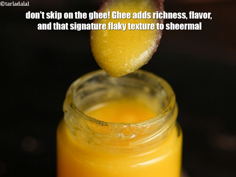 स्टेप 38 – घी डालना न भूलें! घी शीरमाल में स्वाद, समृद्धि और …