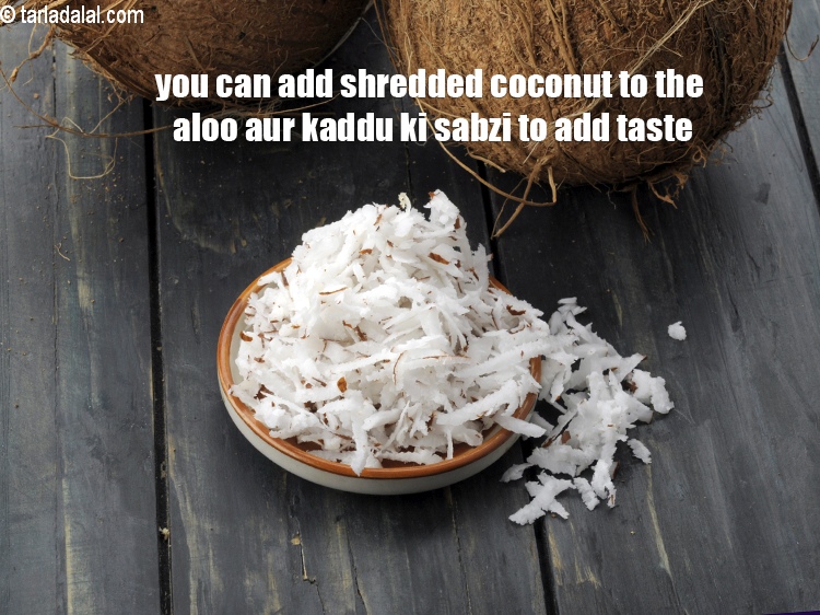 Step 33 – You can add shredded coconut to the&nbsp;<strong>aloo aur kaddu ki sabzi&nbsp;</strong>to add taste.