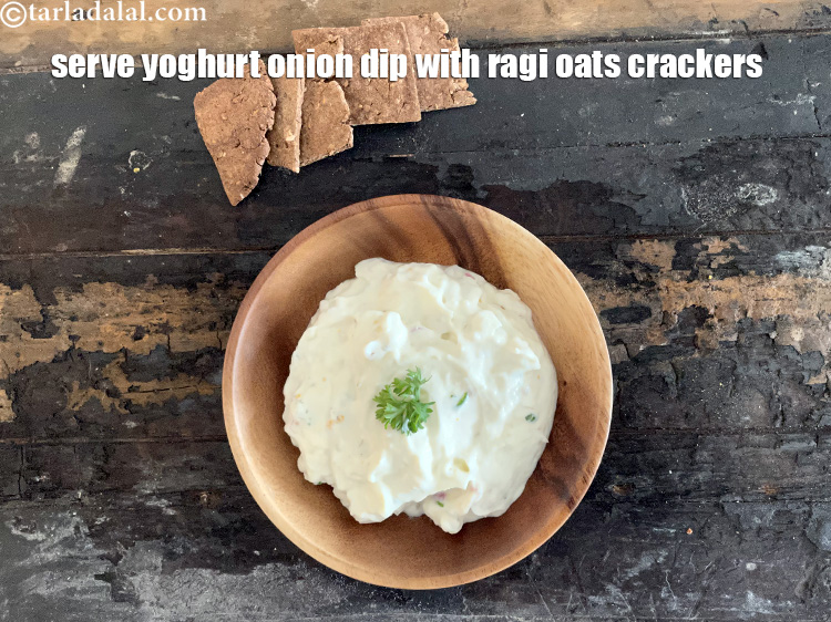 Step 17 – Serve<strong>&nbsp;yoghurt dip with onions and green chillies</strong> with ragi and oats crackers.
