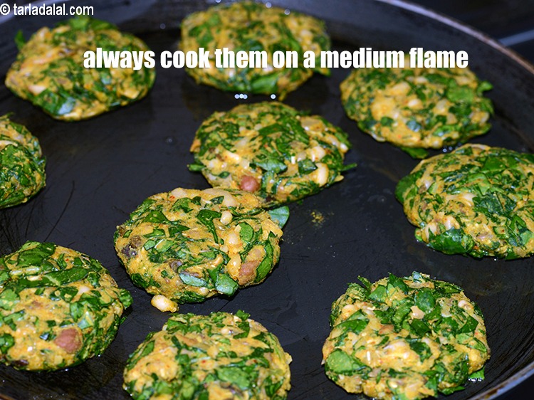 स्टेप 19 – इन्हें हमेशा मध्यम आंच पर पकाएं।&nbsp;