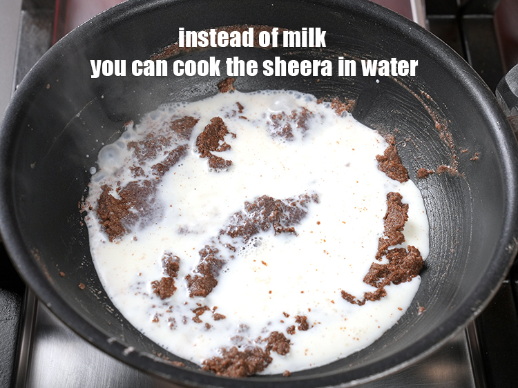 स्टेप 15 – आप शीरा को दूध की जगह पानी में भी पका …