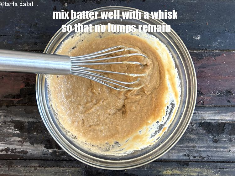 स्टेप 26 – बैटर को चमचे से अच्छी तरह मिला लें ताकि कोई …