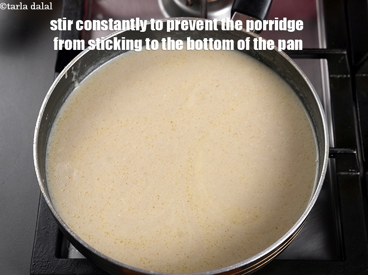 स्टेप 17 – कांजी&nbsp;को पैन के तले में चिपकने से रोकने के लिए …