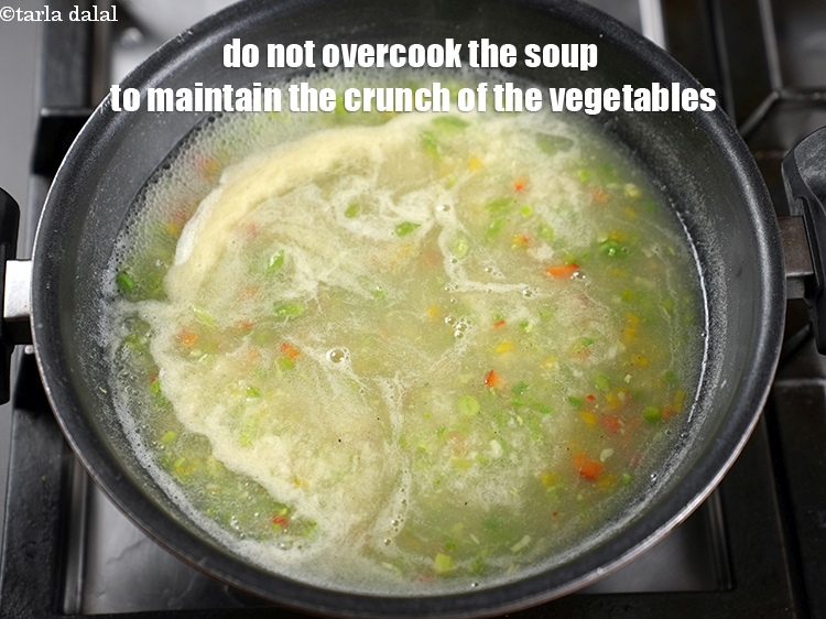 Step 22 – Do not overcook the<strong> dudhi soup</strong> to maintain the crunch of the vegetables.