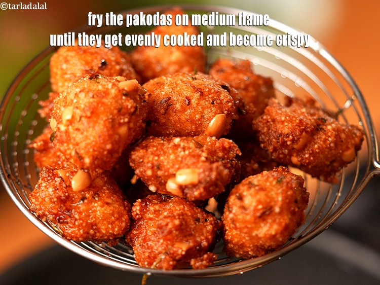 Step 19 – Fry the pakodas on medium flame until they get evenly cooked and become crispy.