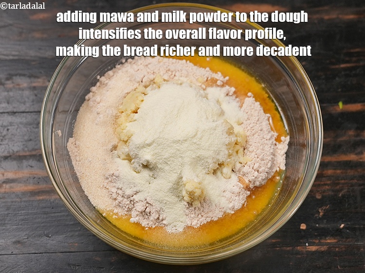 स्टेप 39 – आटे में मावा और दूध पाउडर मिलाने से इसका समग्र …