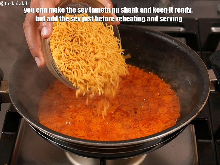 स्टेप 31 – आप &nbsp;सेव टमेटा नू शाक&nbsp;बनाकर तैयार रख सकते हैं, लेकिन …