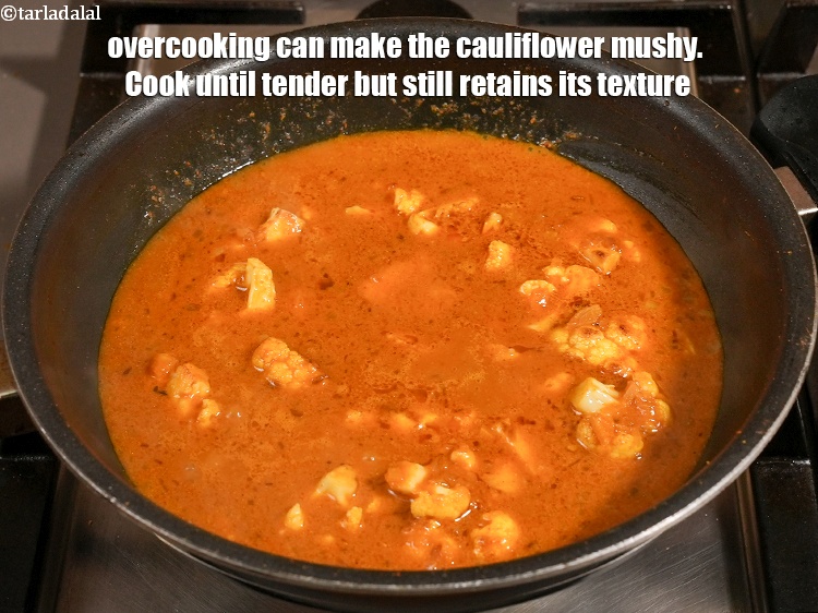 स्टेप 31 – ज़्यादा पकाने से फूलगोभी नरम हो सकती है। इसे तब …