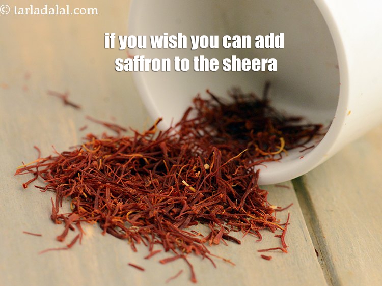स्टेप 16 – आप चाहें तो शीरे में केसर भी मिला सकते हैं।
