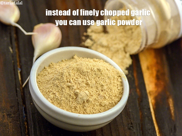 स्टेप 22 – बारीक कटे लहसुन की जगह आप लहसुन पाउडर का इस्तेमाल …