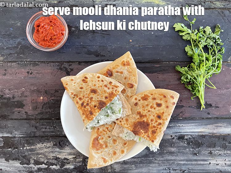 Step 49 – Serve&nbsp;mooli dhania paratha with <a href="https://tarladalal.com/lehsun-ki-chutney-lasun-ki-chutney-garlic-chutney-for-chaat-3902r">lehsun ki chutney</a>.