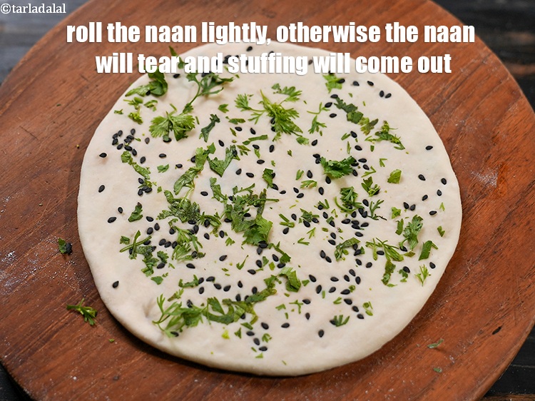Step 44 – <p>Roll the naan lightly, otherwise the naan will tear and stuffing will come out.</p>