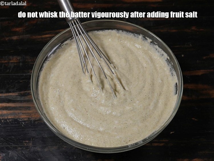 स्टेप 38 – फ्रूट सॉल्ट डालने के बाद बैटर को जोर से न …