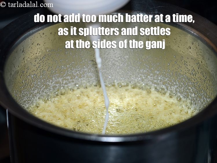 स्टेप 37 – एक बार में बहुत अधिक बैटर न डालें, क्योंकि यह …