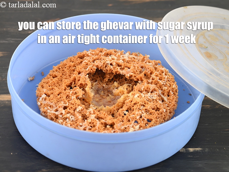 स्टेप 38 – आप घेवर को चाशनी के साथ किसी एयर टाइट कन्टेनर …