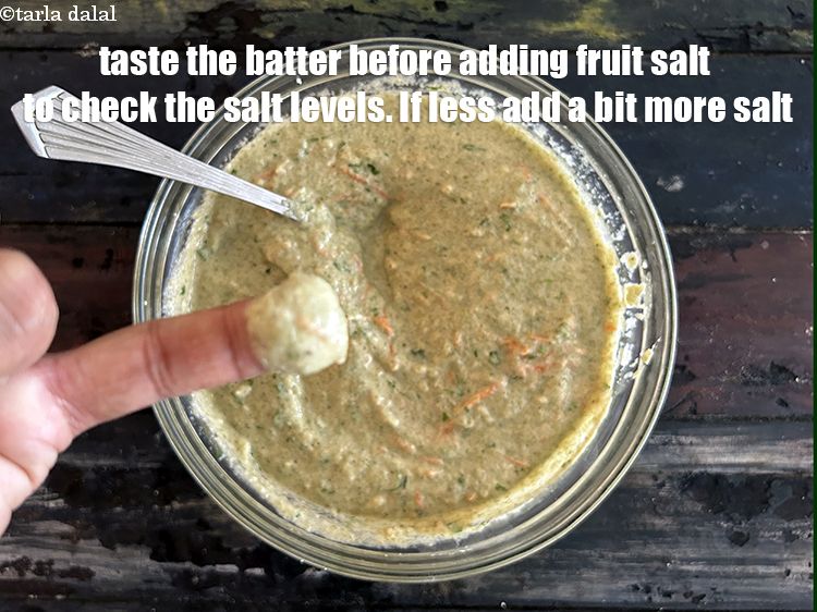 स्टेप 40 – फ्रूट सॉल्ट डालने से पहले बैटर को चख कर देखें …