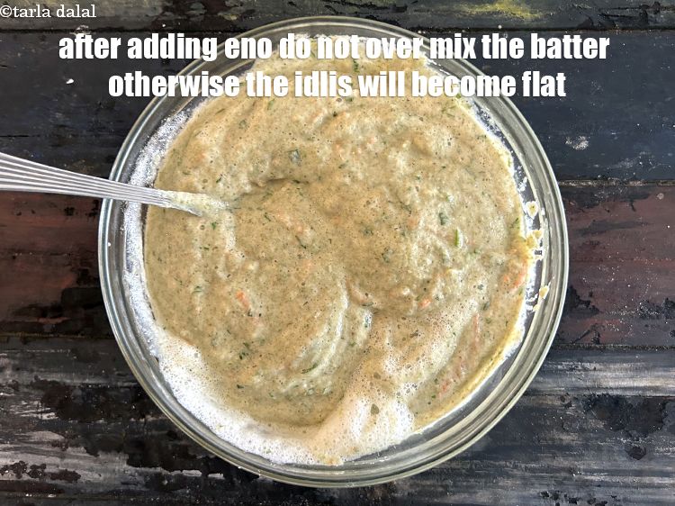 स्टेप 41 – फ्रूट सॉल्ट (ईनो) डालने के बाद बैटर को ज्यादा न …