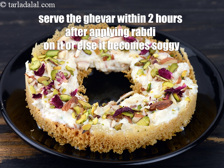 स्टेप 41 – घेवर पर रबड़ी लगाकर 2 घंटे के अंदर परोसिये, नहीं …