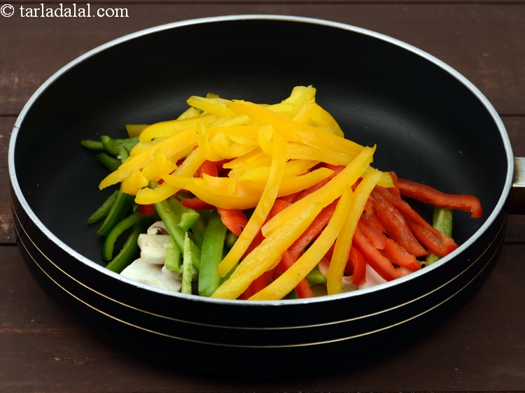 Step 25 – The sliced capsicum should not be too thick nor too thin.