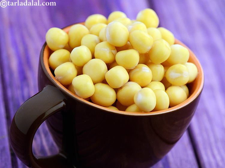 Step 3 – The safed vatana has to be soaked, so plan for it in advance.