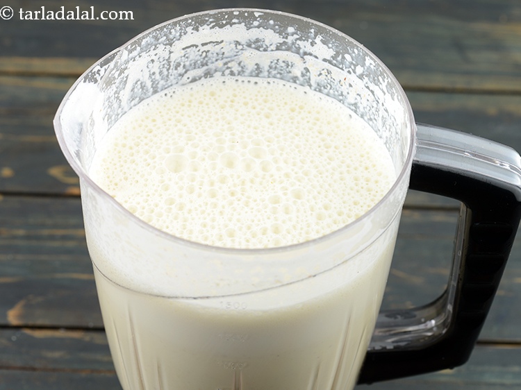 Step 33 – The paste for thandai should be blended well till smooth.&nbsp;