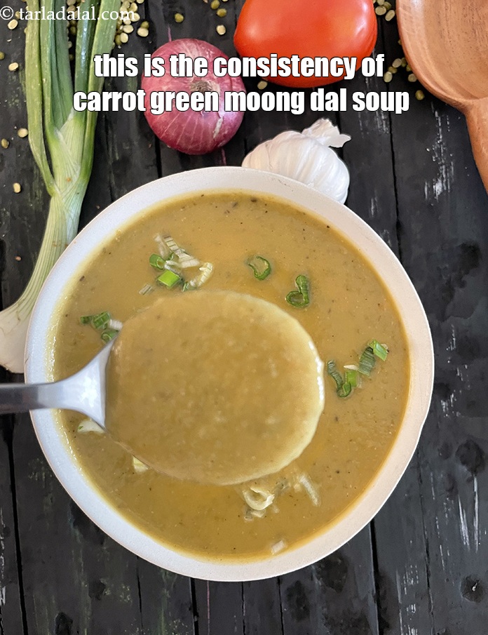 स्टेप 31 – यह गाजर मूंग दाल सूप की कंसिस्टेंसी है।